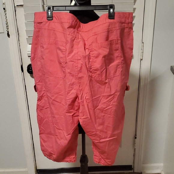 St. John's Bay Pink Capris - Picture 10 of 11